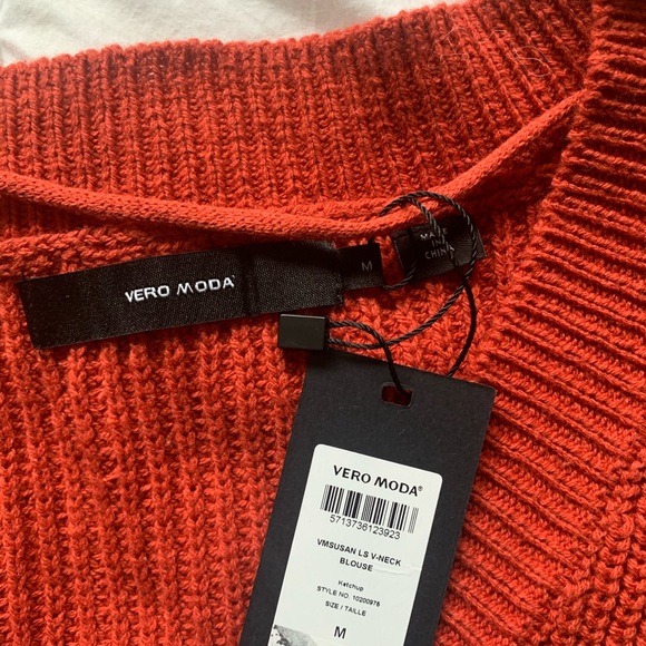 V neck sweater with fringed ends - Picture 4 of 5